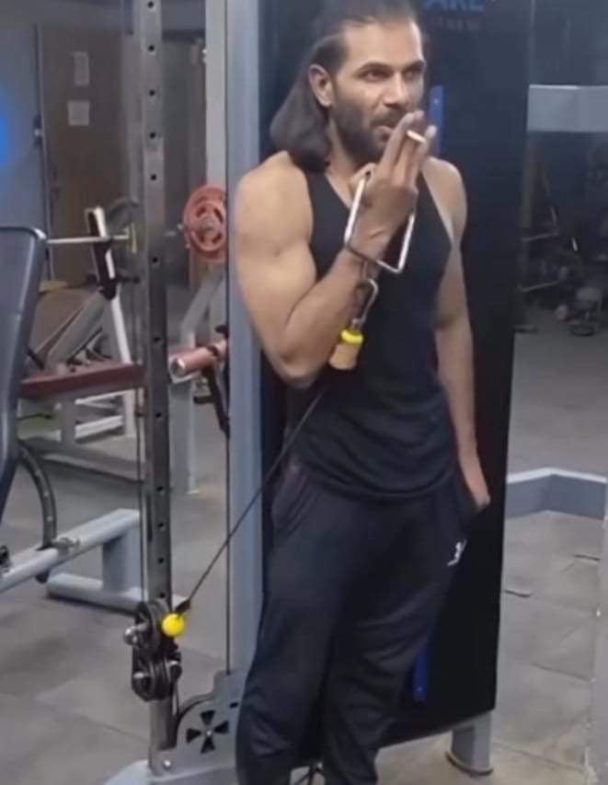 Smoking is unhealthy, pshhh. Explain this… doctor?!