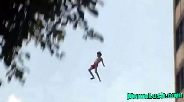 En marzo del 2000,Cia Garcharly se tiraba a la pileta de un hotel desde 7 pisos de altura. En marzo del 2000,Cia Garcharly se tiraba a la pileta de un hotel desde 7 pisos de altura.