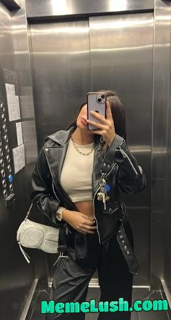 Selfie mirror girl :) Selfie mirror girl :)