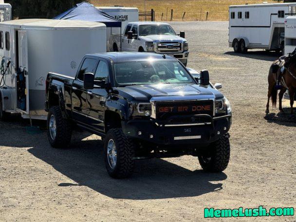 Ooh, somebody sprung for the Larry The Cable Guy edition!