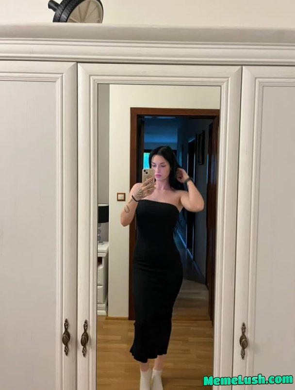 A sexy tight dress that fits a beautiful girl A sexy tight dress that fits a beautiful girl