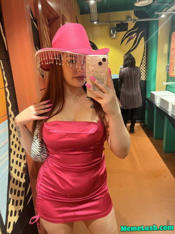 Pink to make the boys winkπ Pink to make the boys winkπ