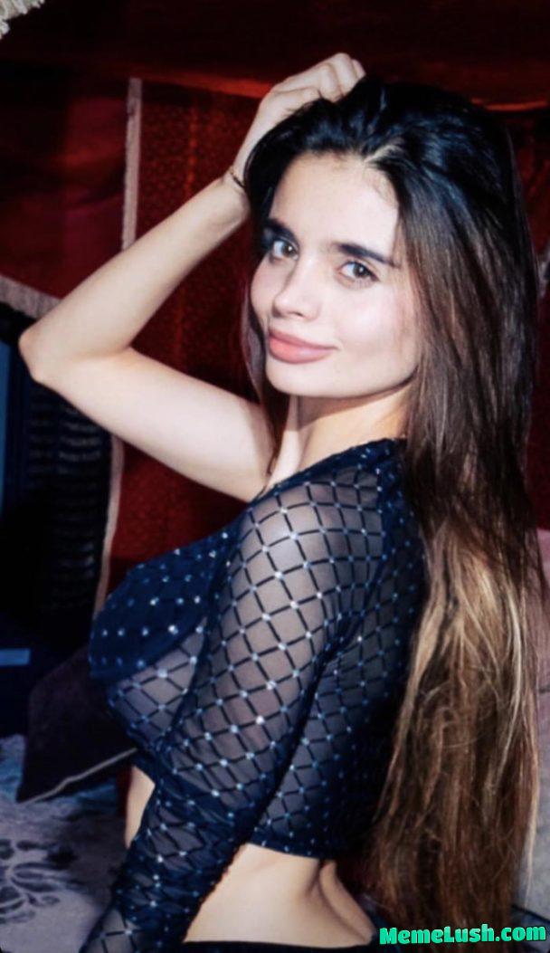 Small waist & arched back Small waist & arched back