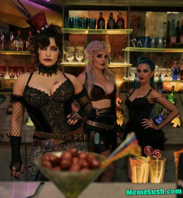 Gina Gershon, Jessica Nigri and some other woman.