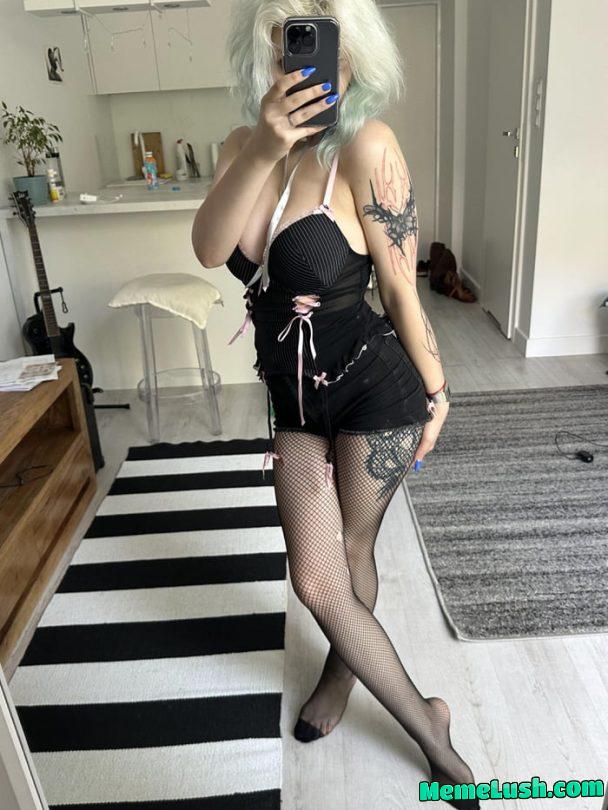 Hot blonde in a tight skirt