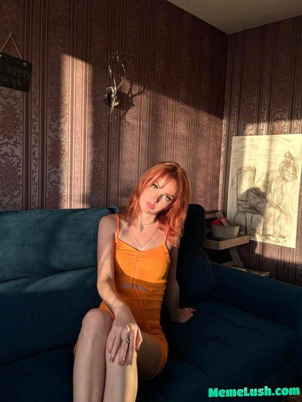 Is it normal to feel more comfortable in tight clothes than loose ones? Is it normal to feel more comfortable in tight clothes than loose ones?