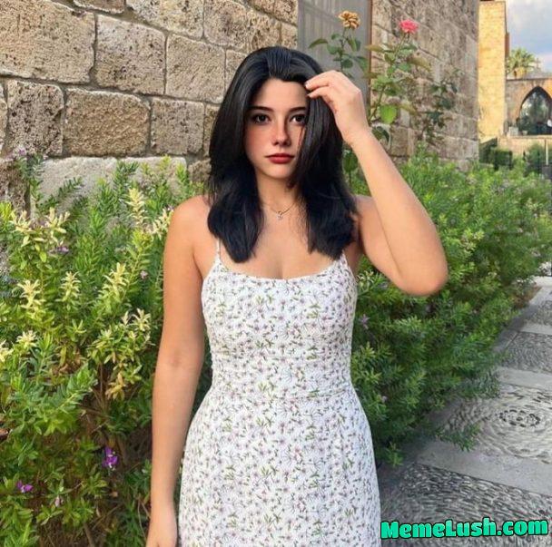 Obsessed w this dress Obsessed w this dress