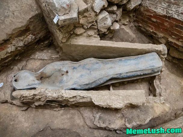 Archaeologists: we found a lead coffin under Notre Dam, let’s open it for lols Archaeologists: we found a lead coffin under Notre Dam, let’s open it for lols