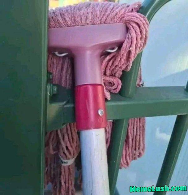 Airport security:After you discovered that toys in the passenger bag Airport security:After you discovered that toys in the passenger bag