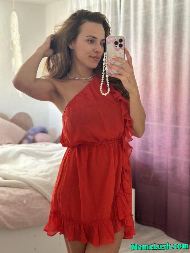 This dress will definitely makes you want me . This dress will definitely makes you want me .